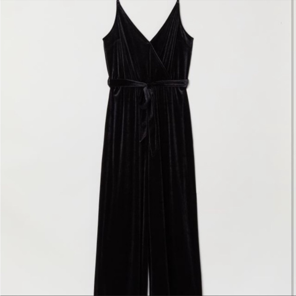 Black velvet jumpsuit from H&M - size 4